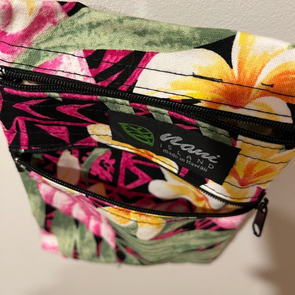 Nani Island Hawaii Crossbody Bag - Picture 3 of 5
